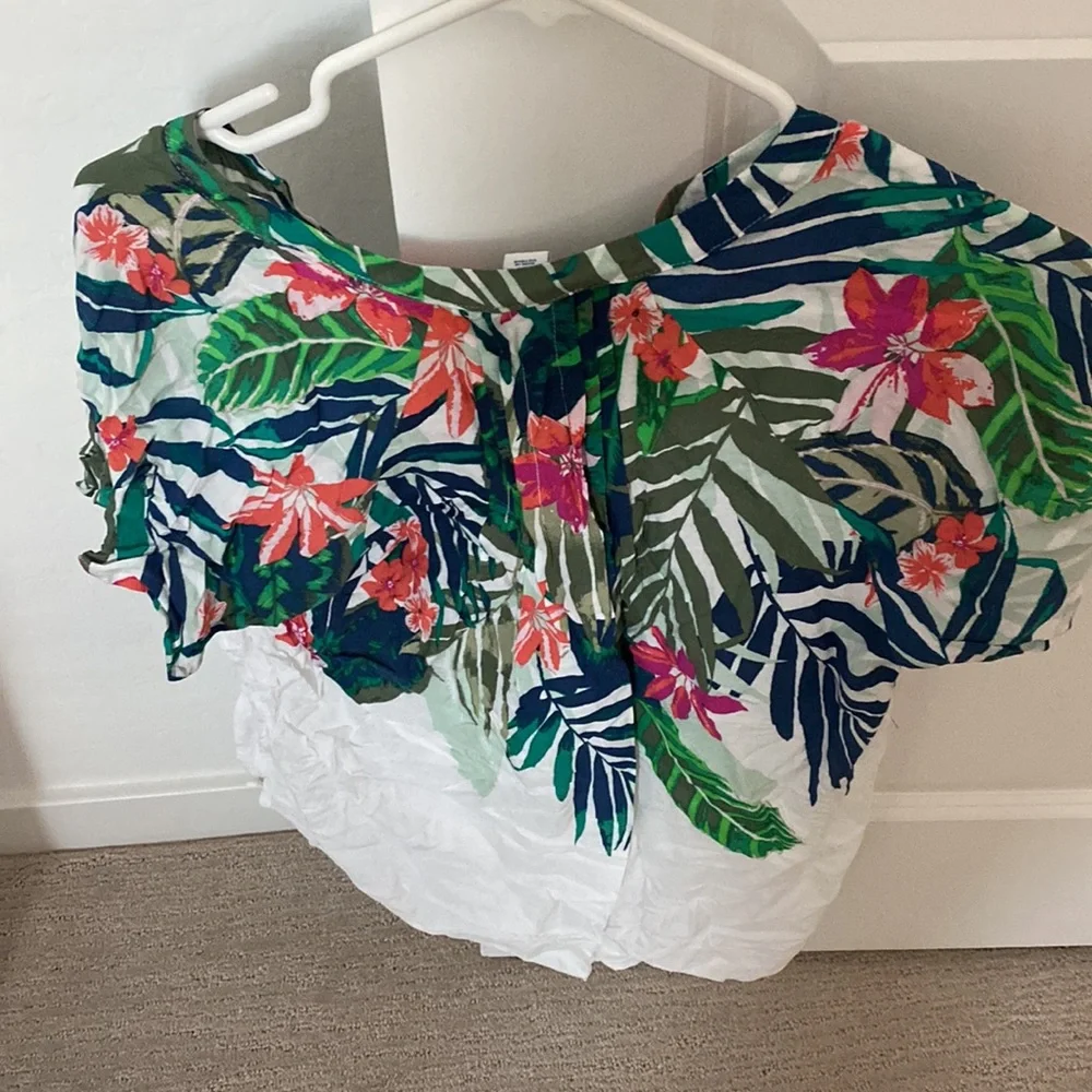 Old navy womens blouse jungle print. Size M - Picture 2 of 4